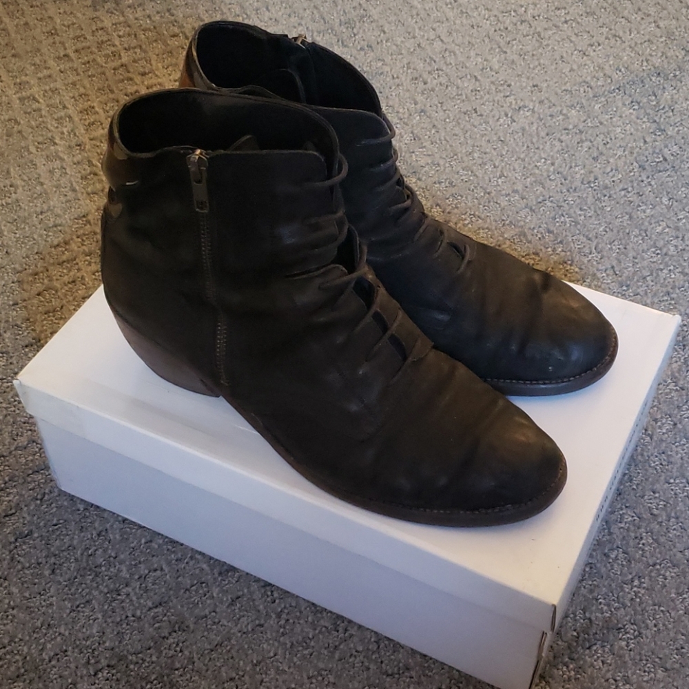 LD Tuttle Boots